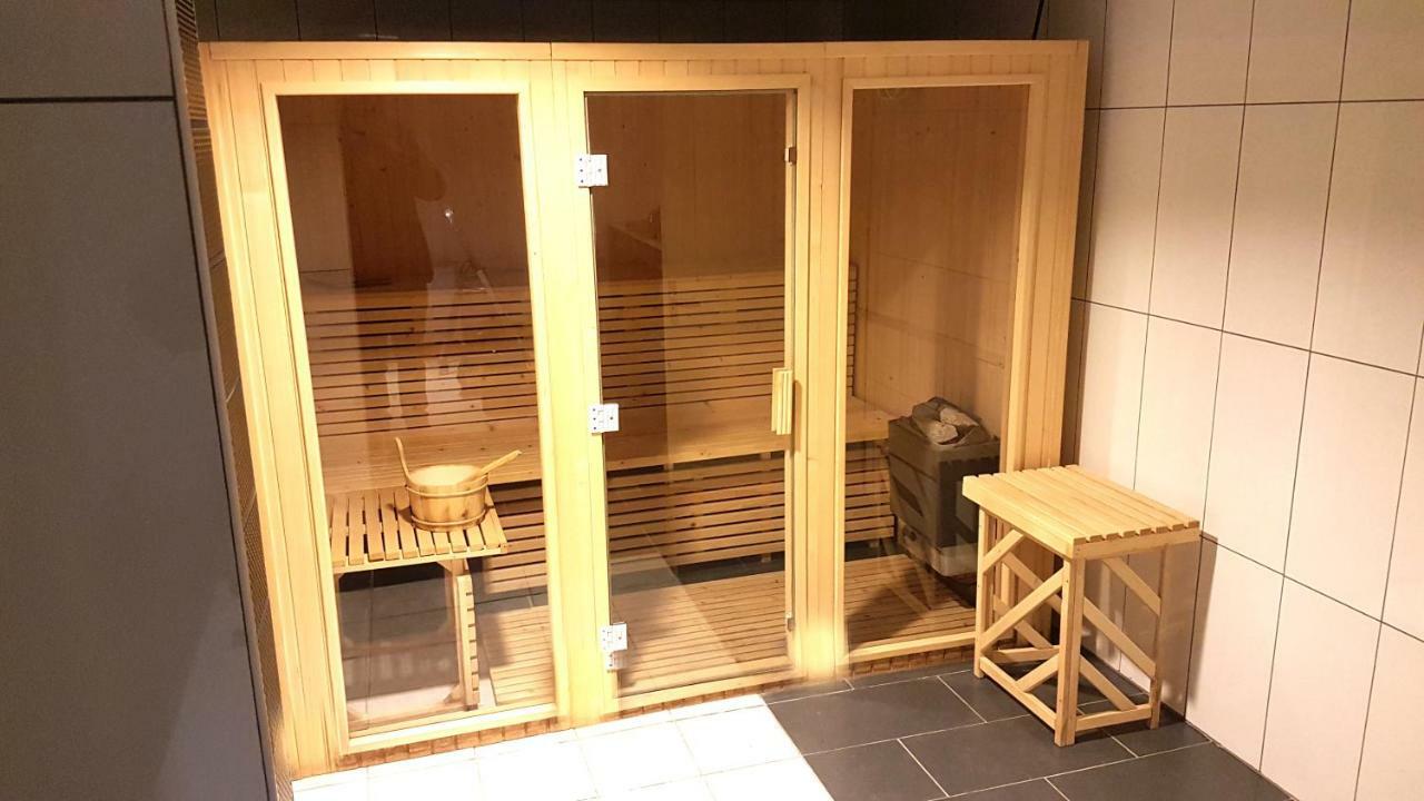 Luxus Familienvilla Mit Jacuzzi & Sauna Tzummarum Bagian luar foto
