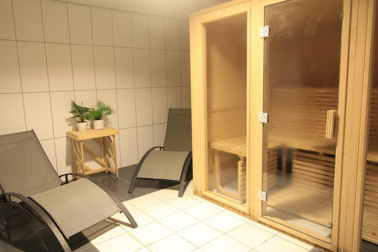 Luxus Familienvilla Mit Jacuzzi & Sauna Tzummarum Bagian luar foto