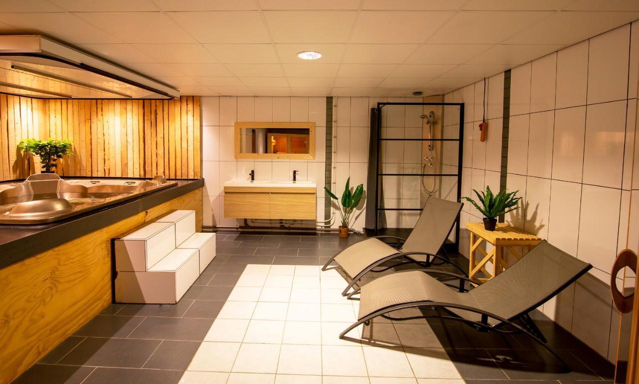 Luxus Familienvilla Mit Jacuzzi & Sauna Tzummarum Bagian luar foto