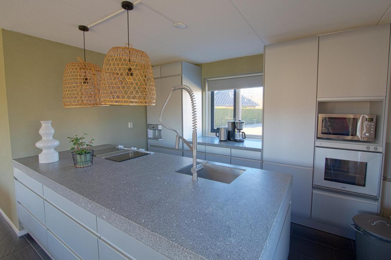 Luxus Familienvilla Mit Jacuzzi & Sauna Tzummarum Bagian luar foto