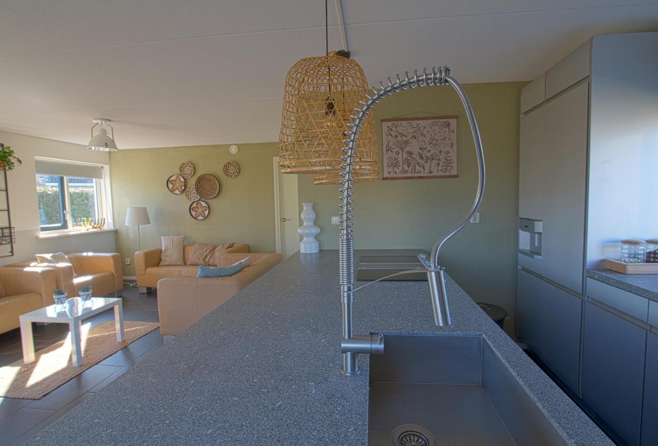 Luxus Familienvilla Mit Jacuzzi & Sauna Tzummarum Bagian luar foto