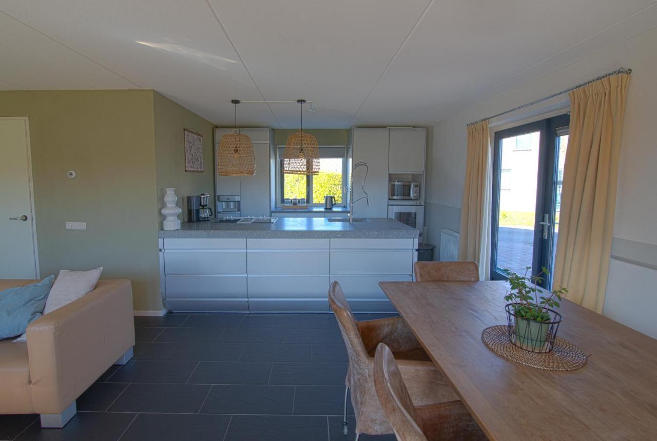 Luxus Familienvilla Mit Jacuzzi & Sauna Tzummarum Bagian luar foto